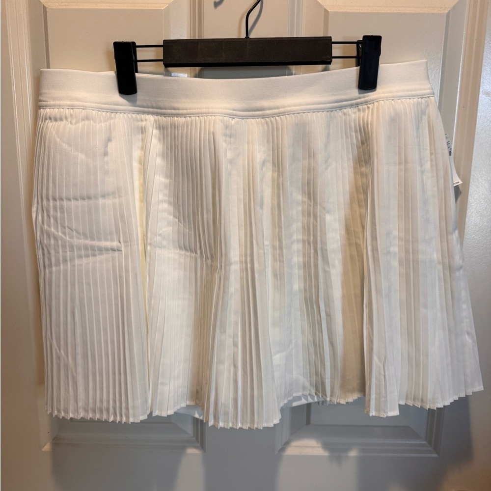 Old Navy White Pleated Mini Skort